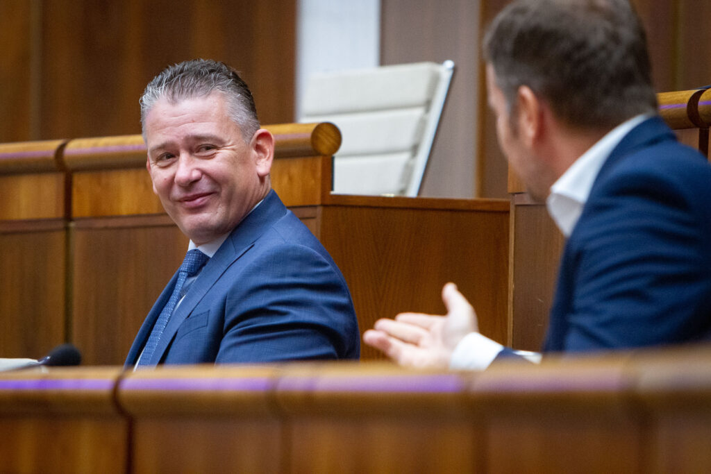 Mikulec zostáva ministrom vnútra aj po siedmom pokuse o jeho odvolanie
