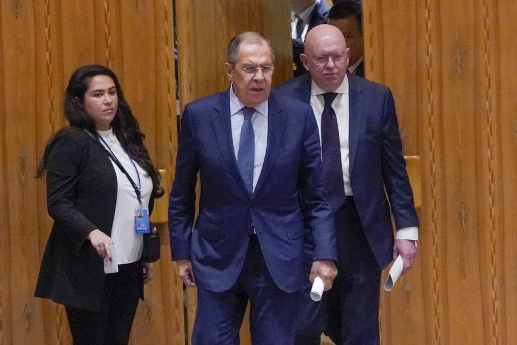 Lavrov na stretnutí BR OSN poprel obvinenia Západu a vyzval na potrestanie vlády v Kyjeve