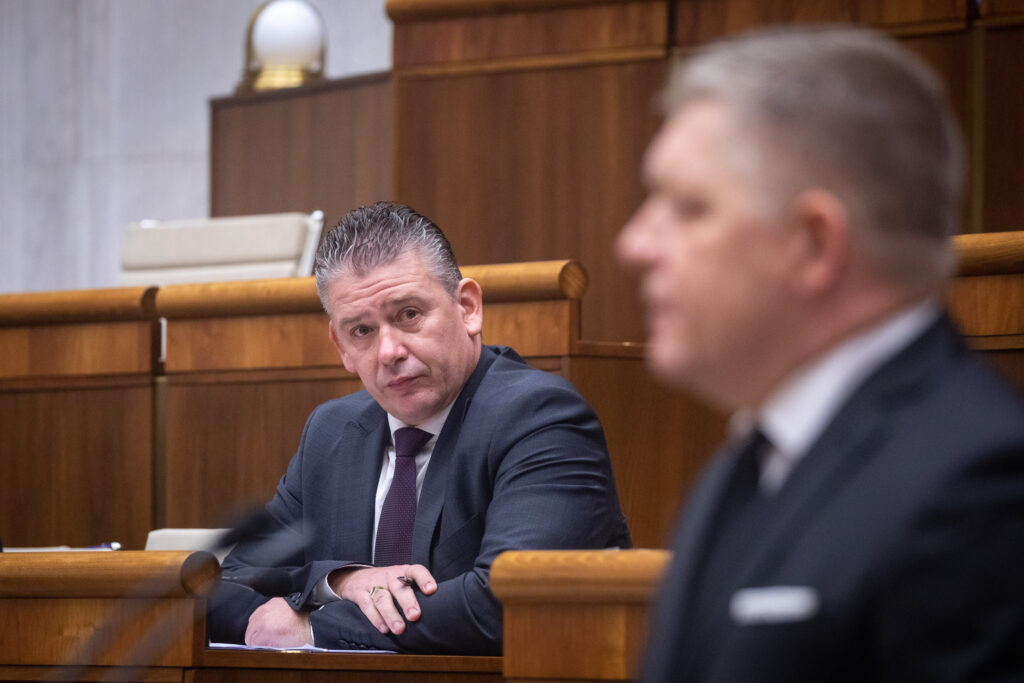 Mikulec: Fico využije každú možnosť, aby odpútal pozornosť od škandálov jeho ľudí