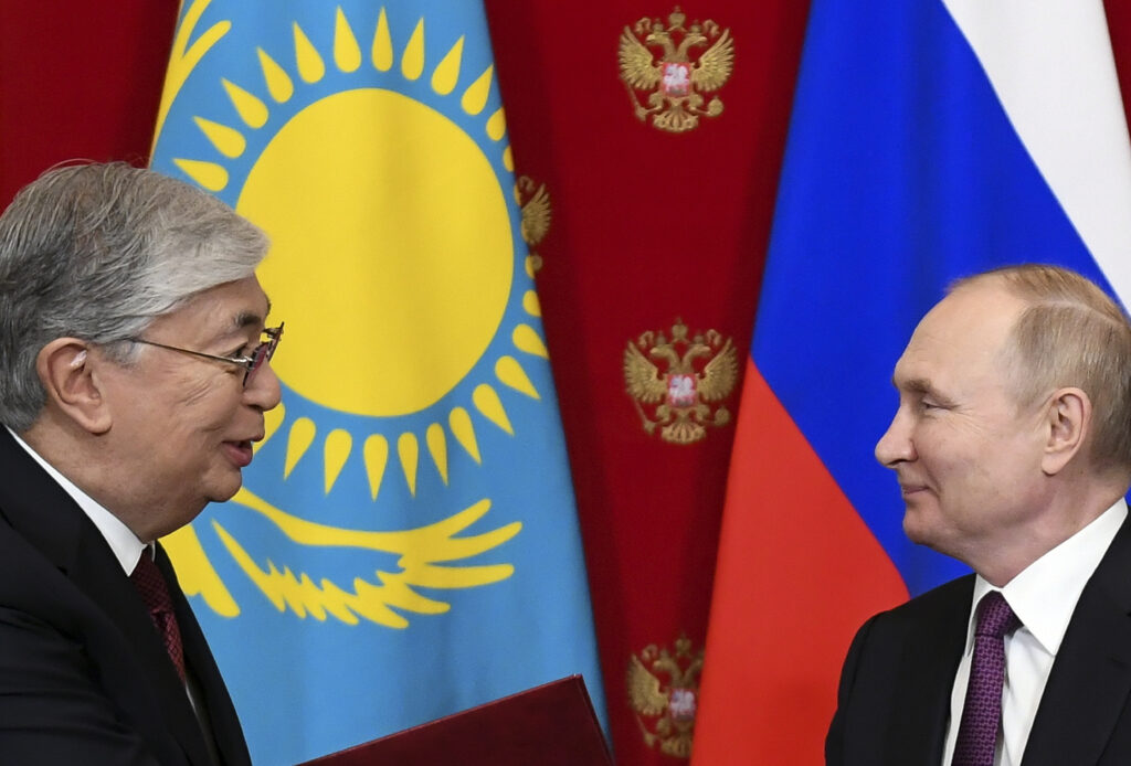 Staronový prezident Kazachstanu Tokajev sa na prvej zahraničnej ceste stretol s Putinom