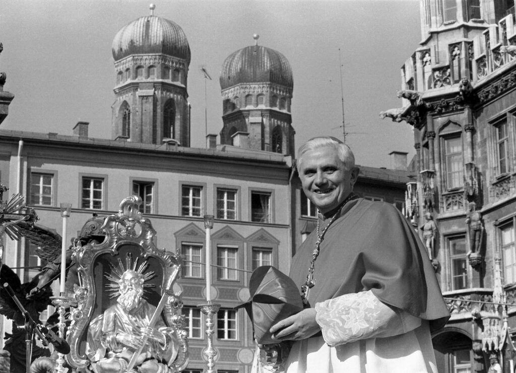 Zomrel emeritný pápež Benedikt XVI.