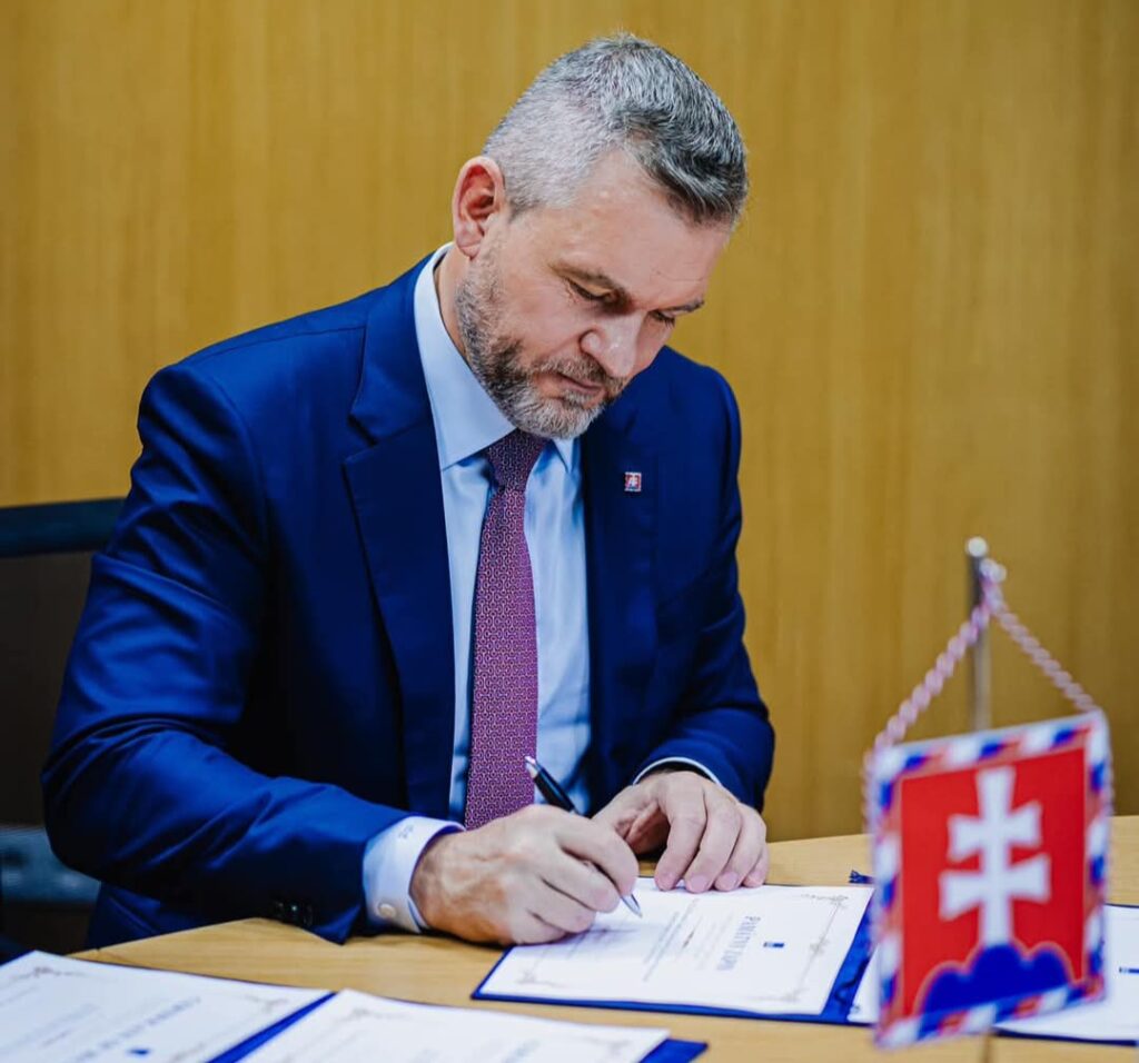 Piatim novým veľvyslancom SR dnes prezident odovzdal poverovacie listiny