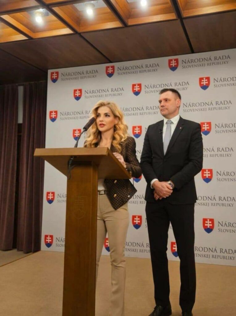 Ministerka Šimkovičová reaguje na svoje odvolávanie: Novinári nekriticky preberajú tvrdenia opozície, ktorá využíva lži, osočovanie a politické nálepky