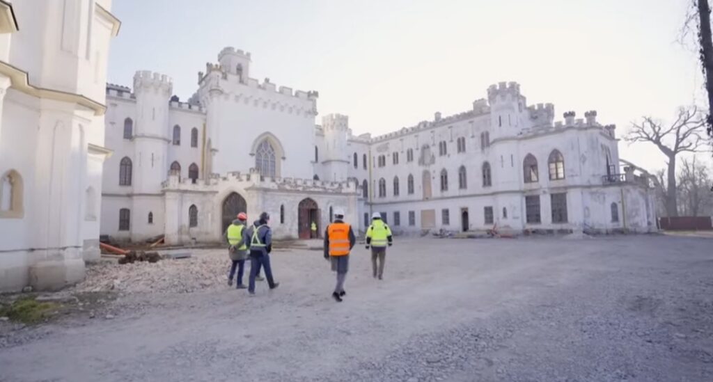 Rekonštrukcia kaštieľa v Rusovciach už naplno prebieha