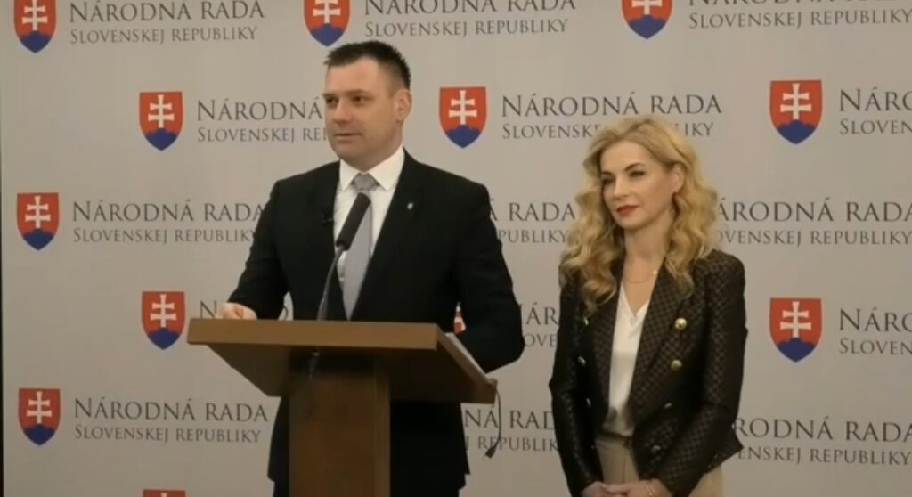 Mimoriadna schôdza k odvolávaniu Tarabu a Šimkovičovej – opozícia sa nevzdáva, no zase to nevyšlo