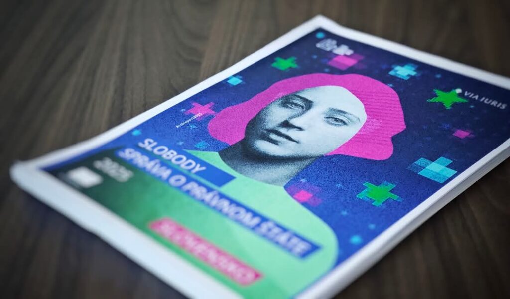 Za správou o právnom štáte stojí mimovládka Via Iuris spriaznená s opozíciou