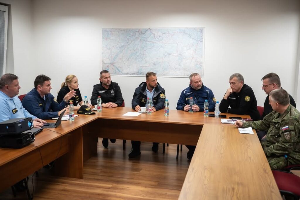 Profesionálna práca bezpečnostných, záchranných a ozbrojených zložiek pri výskyte vírusu slintačky a krívačky