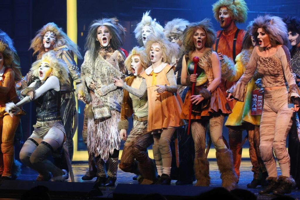 Ministerka kultúry na premiére muzikálu Mačky na Novej scéne