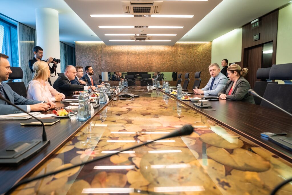 Pri adresnej pomoci s cenami plynu chce vláda pomôcť väčšine domácností, ubezpečil premiér