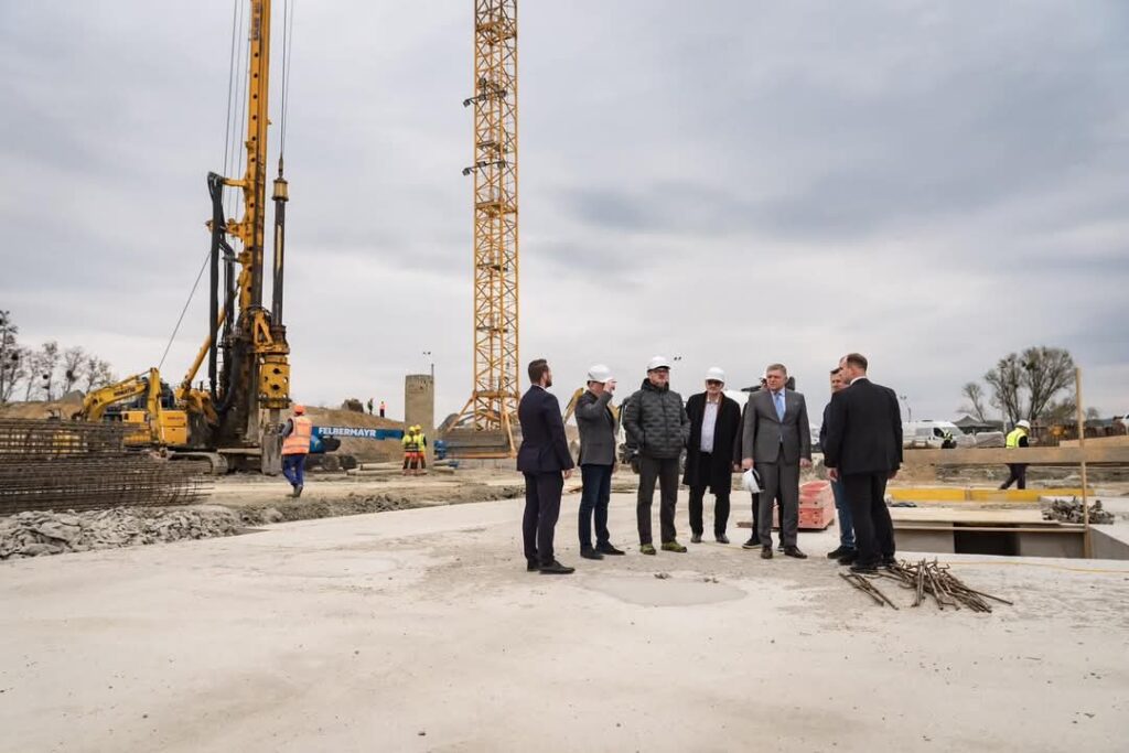 Robert Fico sa dnes v Prešove oboznámil s postupom prác na výstavbe novej nemocnice