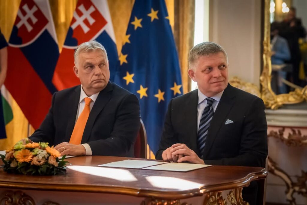 Fico a Orbán podpísali Memorandum o cezhraničnom rozvoji medzi Slovenskom a Maďarskom