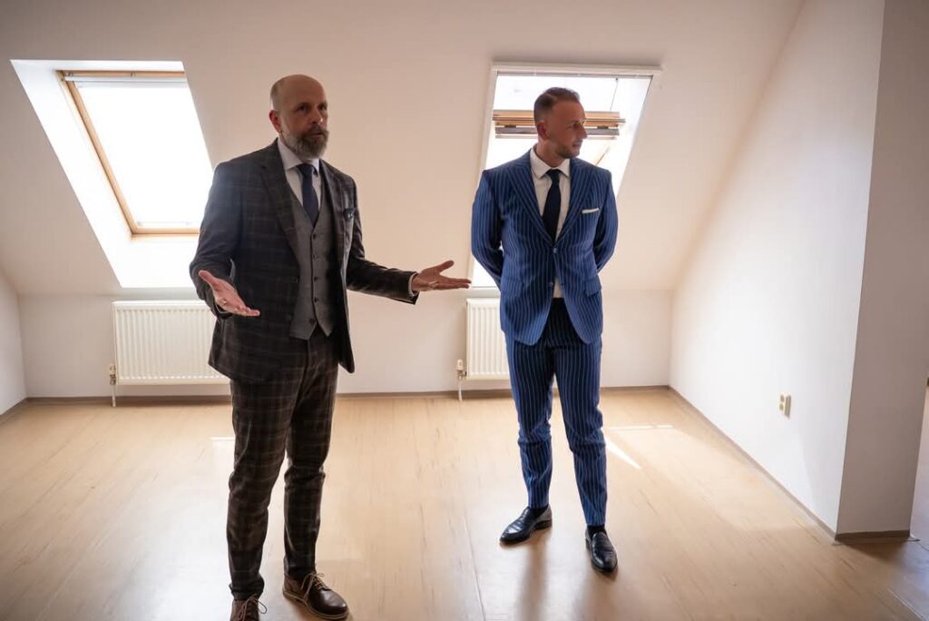 V Trnave odovzdávame služobné byty pre policajtov, informuje minister vnútra