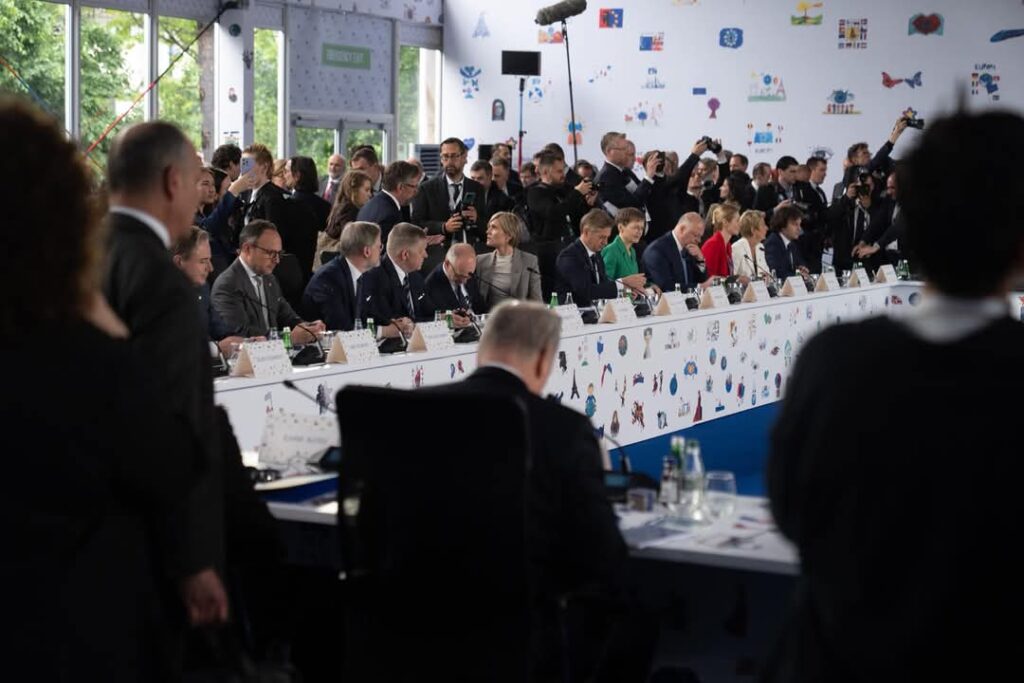 Premiér informuje z Tirany: S pani Kallasovou sme si dnes vyjasňovali vzájomné pozície