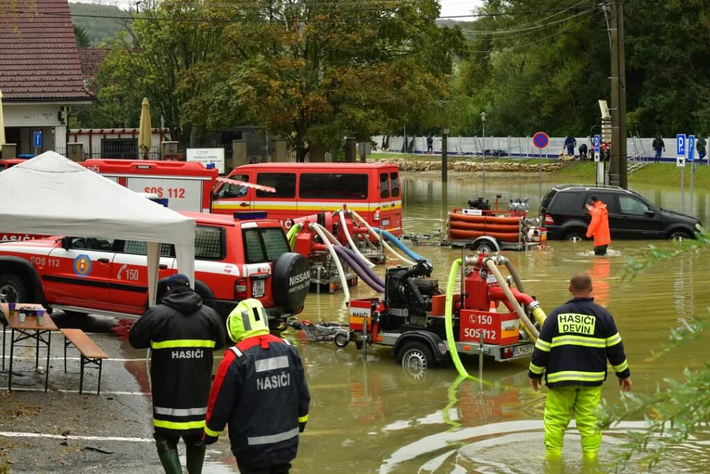 Vláda uvoľnila financie za povodne, výdavky preplatí aj obciam a mestám