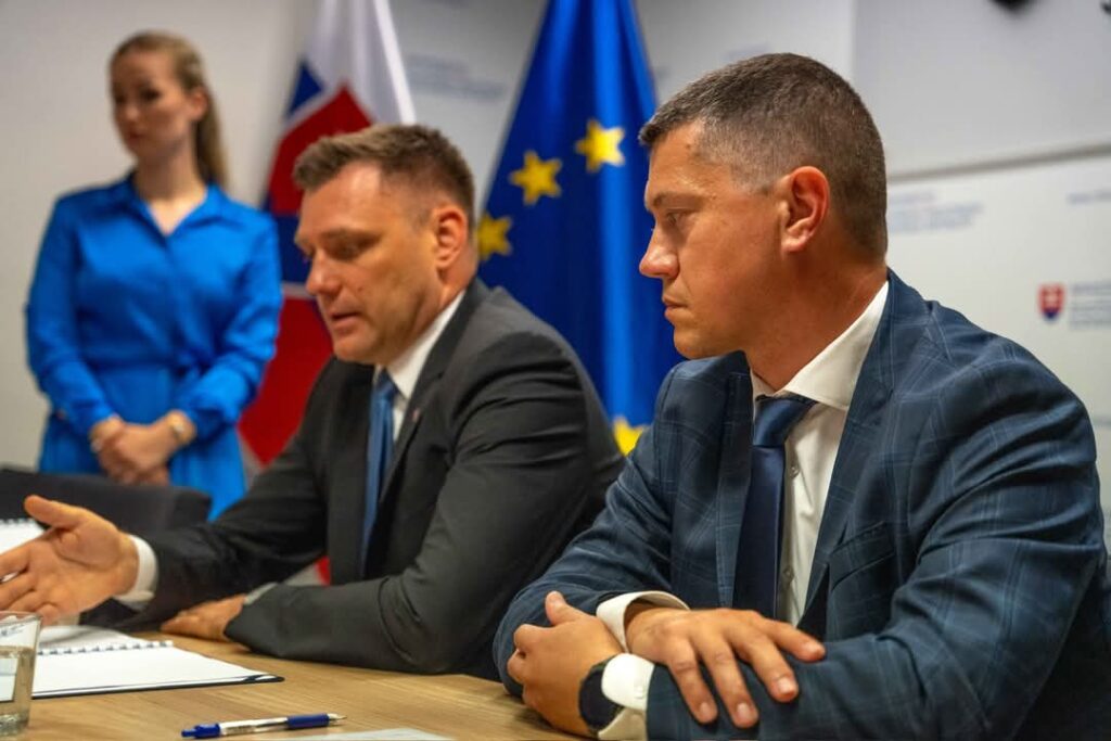 Historický deň pre Slovensko: Dohoda s obcami Málinec a Látky je podpísaná