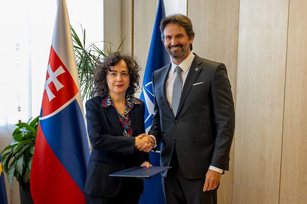 Robert Kaliňák ocenil veľvyslankyňu Španielska pri ukončení jej diplomatickej misie