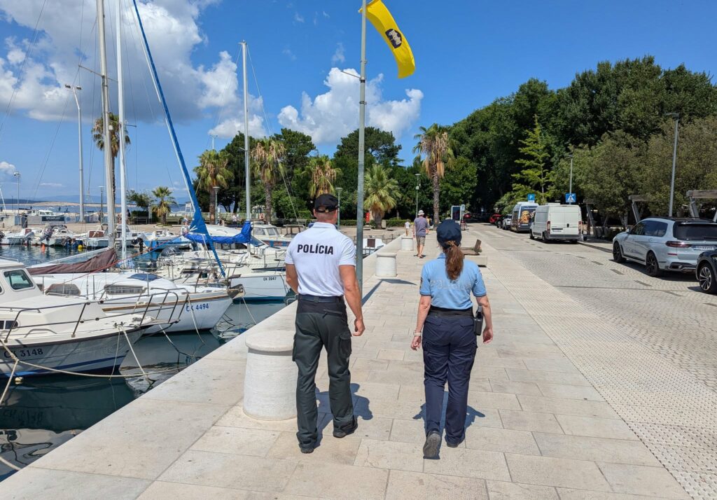 Slovenskí policajti v Chorvátsku majú plné ruky práce a poučné historky.