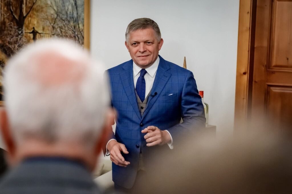 Odmietame imbecilný návrh EK zastaviť toky ruského plynu, uviedol Robert Fico