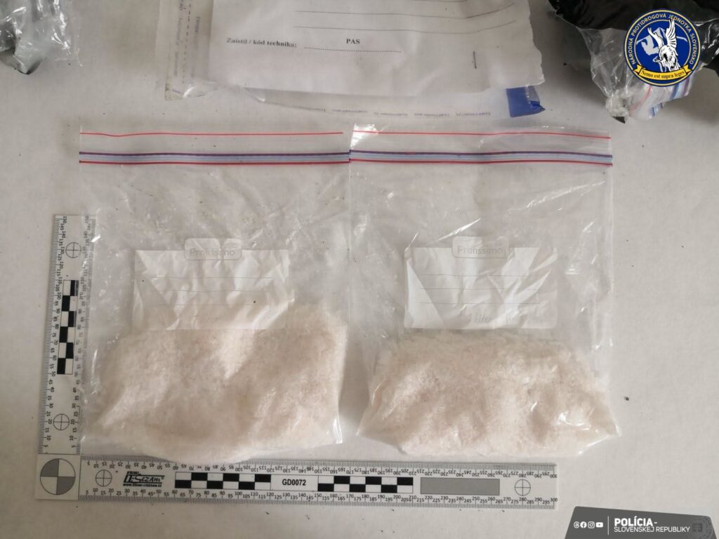 Akcia Metro: Národná protidrogová jednotka zasiahla proti dílerom kokaínu a metamfetamínu