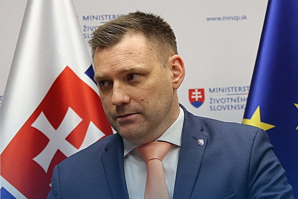 Strápňujete sa pred celým národom, odkazuje Taraba opozícii