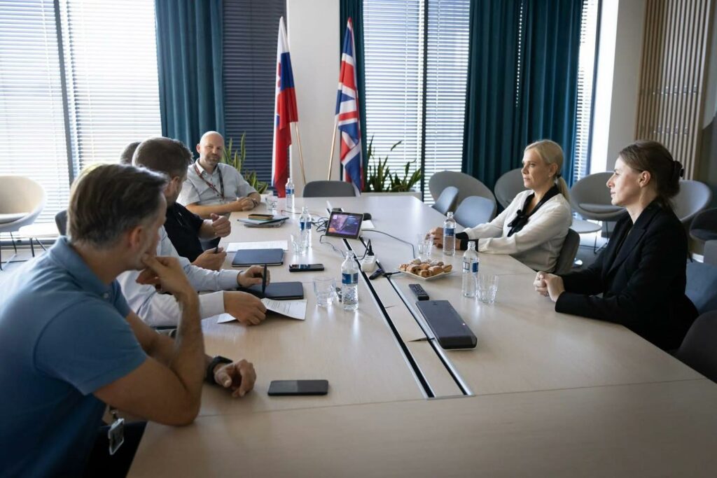 Kríza v automobilke Jaguar Land Rover pre kybernetický útok