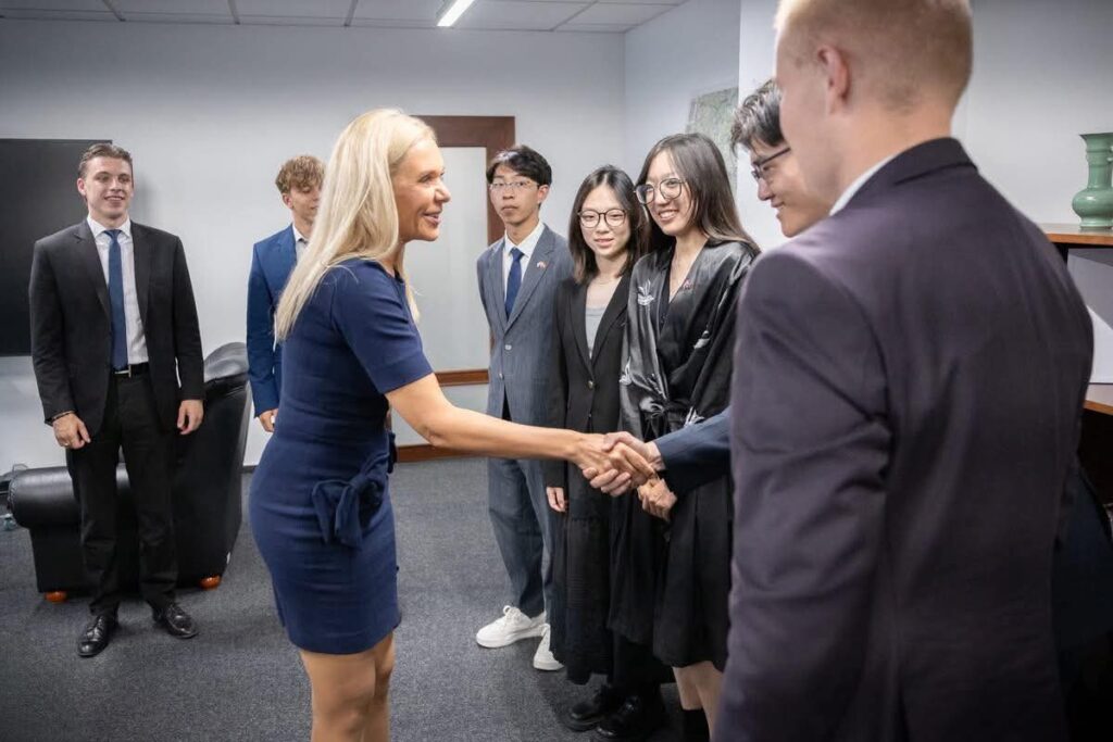 Denisa Saková privítala na ministerstve hospodárstva delegáciu študentov z Číny