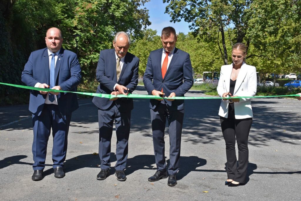 Taraba odovzdal pod Levickým hradom zelené parkovisko