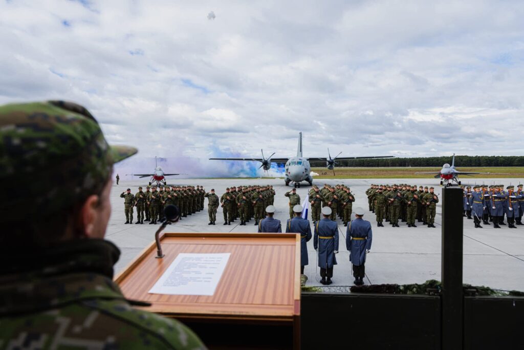 Zuzana Plevíková na slávnostnej prísahe absolventov výcviku do Národných obranných síl