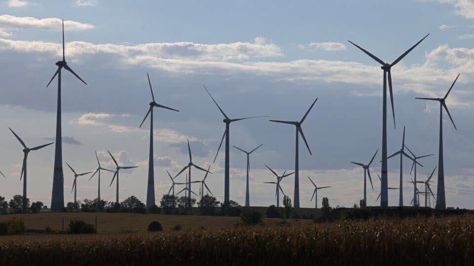 Z EÚ nám chcú nanútiť veterné parky. Nepotrebujeme ich, odkazuje minister Taraba