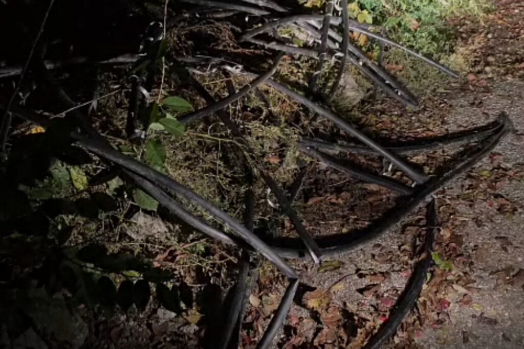 Kradol káble a znefunkčnil tým železničné priecestia. Polícia zlodeja vypátrala