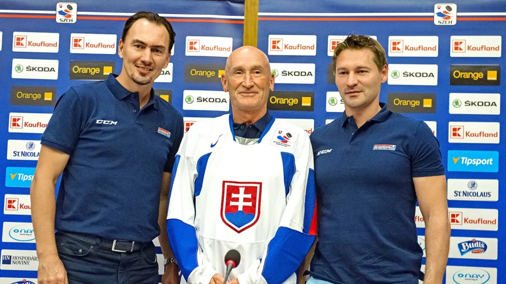 Úspešný hokejový tréner sa vracia k slovenskej reprezentácii