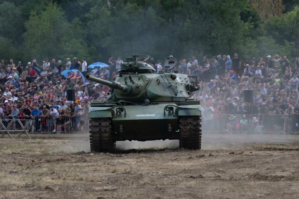 Potrebujeme viac záchranných vozidiel alebo tankov? Eduard Chmelár polemizuje o armáde