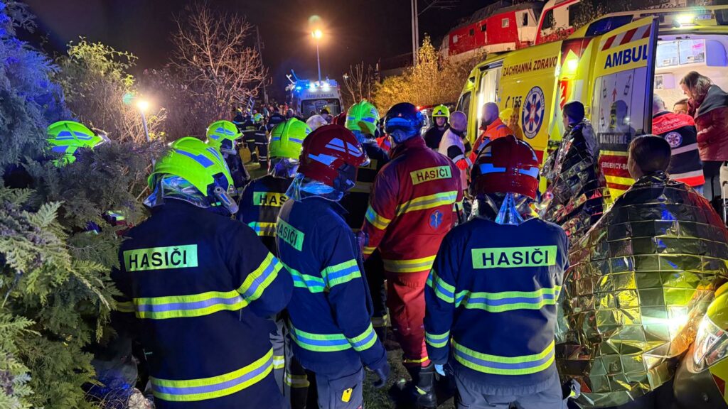 Hrozivá nehoda vlakov medzi Pezinkom a Svätým Jurom. Záchranné zložky hlásia zranených
