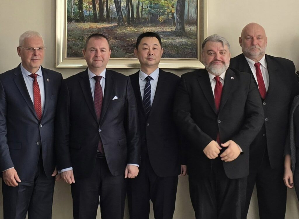 Nie je to o politike, ale o súdržnosti: Eduard Chmelár zverejnil svoje postrehy z Číny