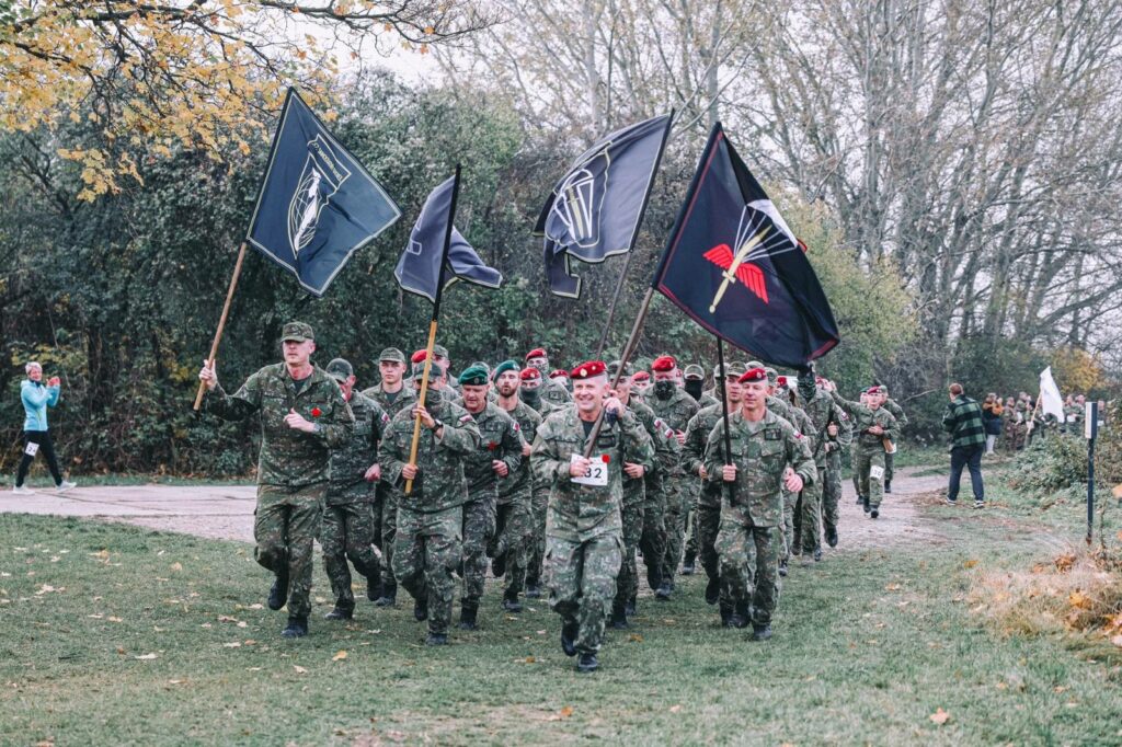 Vyše 500 bežcov si uctilo pamiatku vojnových veteránov