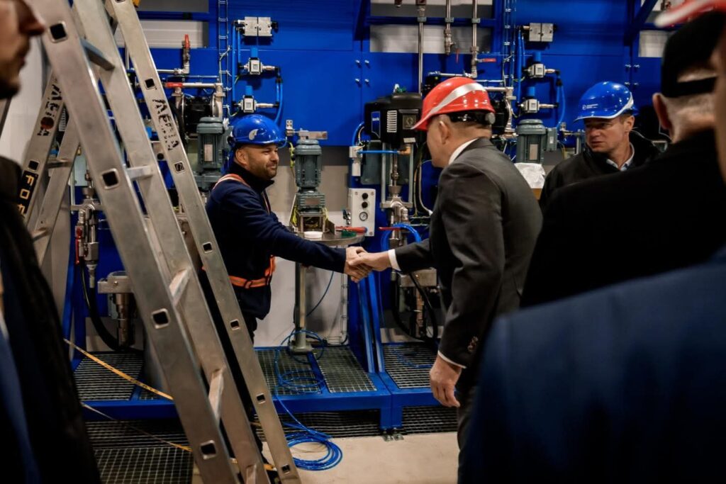 Predseda vlády navštívil Tatravagónku Poprad a Železiarne Podbrezová