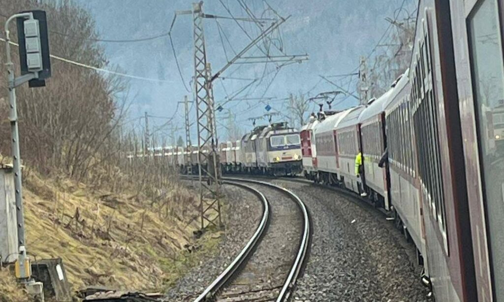 To bolo o chlp! Vlaky v protismernej jazde pri Liptovskom Hrádku stihli zastaviť
