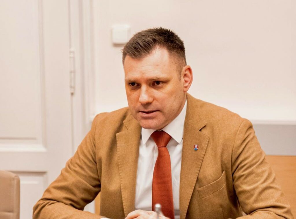 Taraba kritizuje opozíciu: Opozičný nominant z ÚVO zrušil verejné obstarávanie