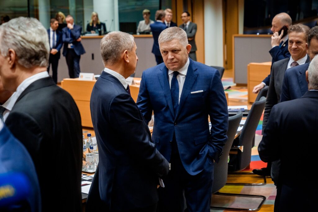 Robert Fico na rokovaniach v Bruseli o vojenskej pôžičke pre Ukrajinu