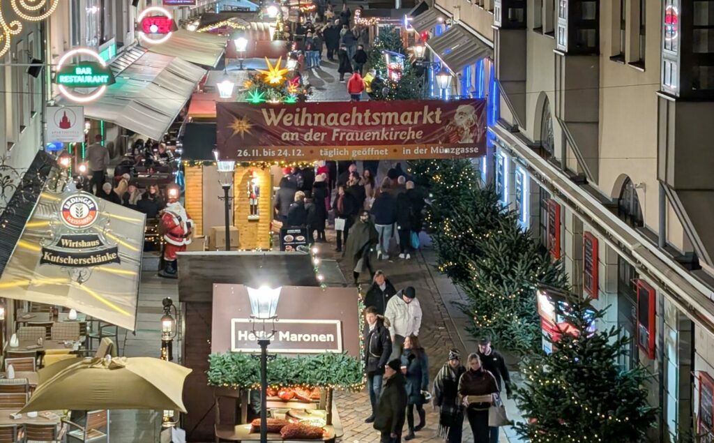 Sú vianočné trhy v západnej Európe bezpečné? Europoslanec zverejnil video