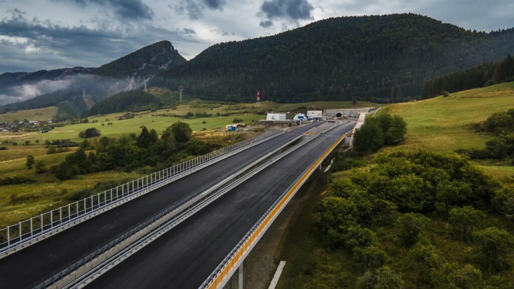 Tunel Višňové na sociálnych sieťach: NDS rieši vodičov s mobilmi v ruke
